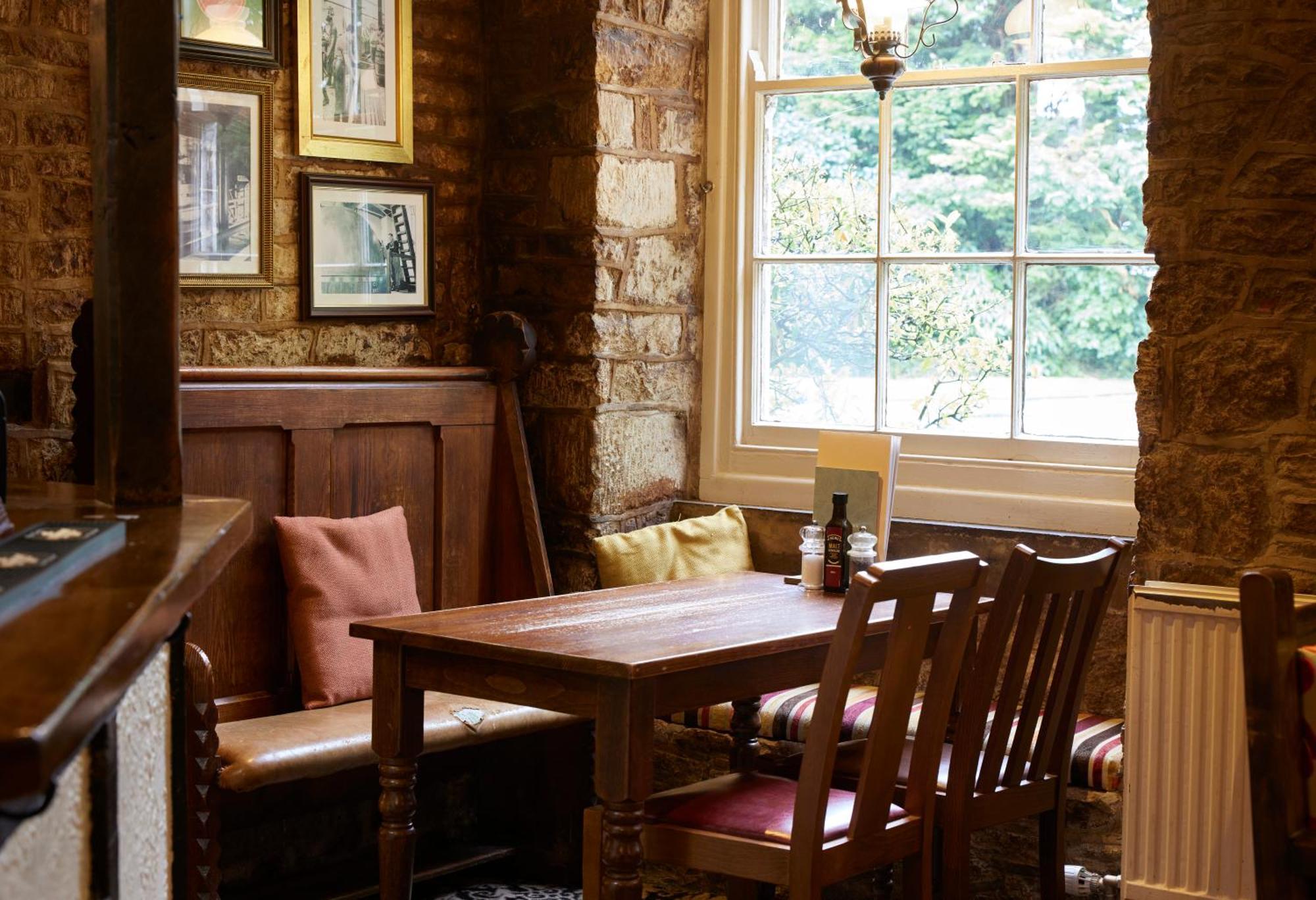 Hunters Hall Inn By Greene King Inns Kingscote Exterior foto