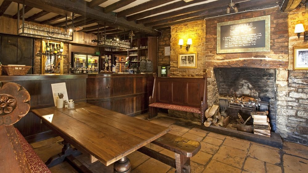 Hunters Hall Inn By Greene King Inns Kingscote Exterior foto