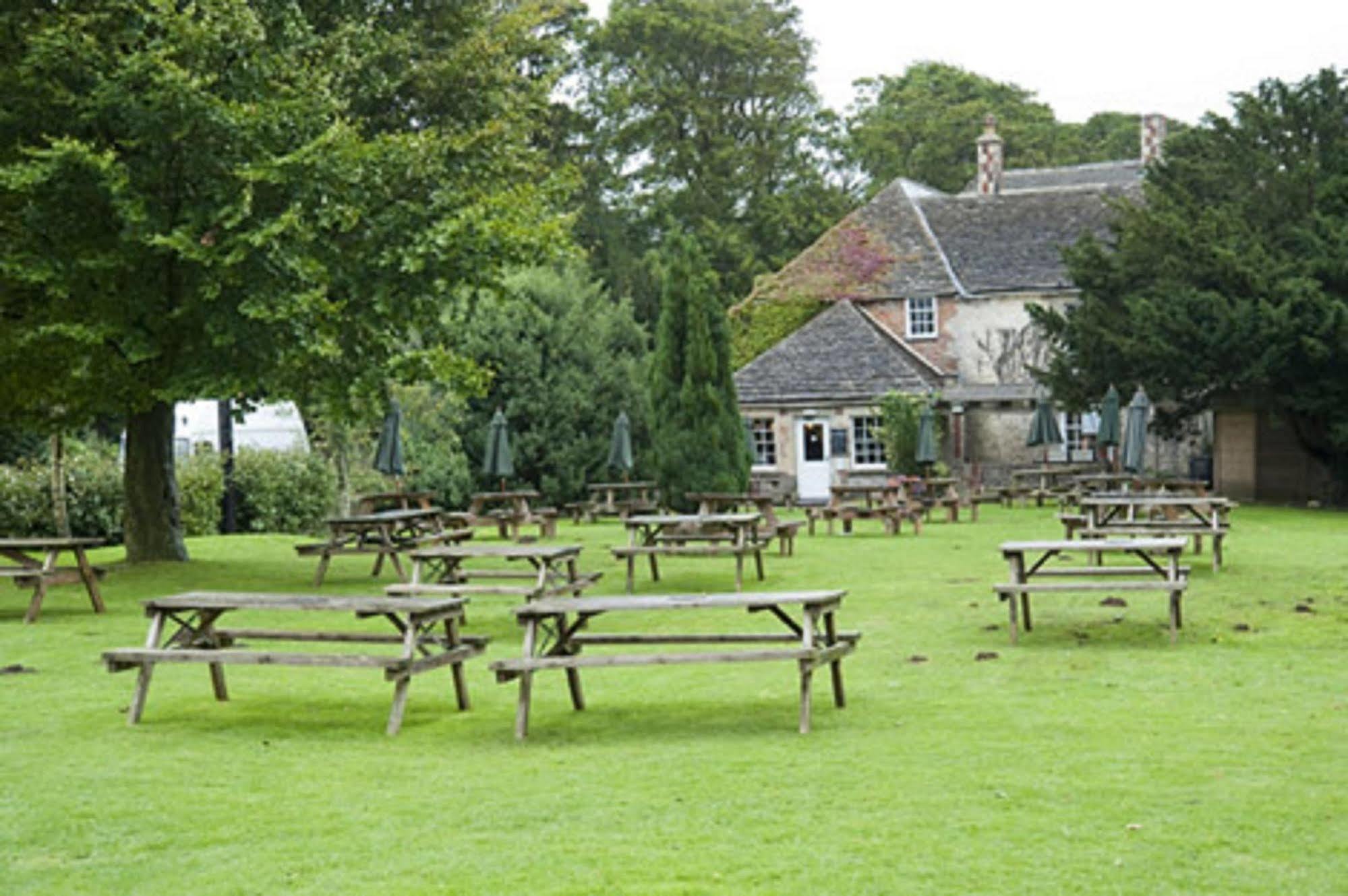 Hunters Hall Inn By Greene King Inns Kingscote Exterior foto
